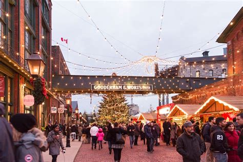 Street Style, Toronto: 18 cozy shots from the Distillery Christmas Market's first weekend ...