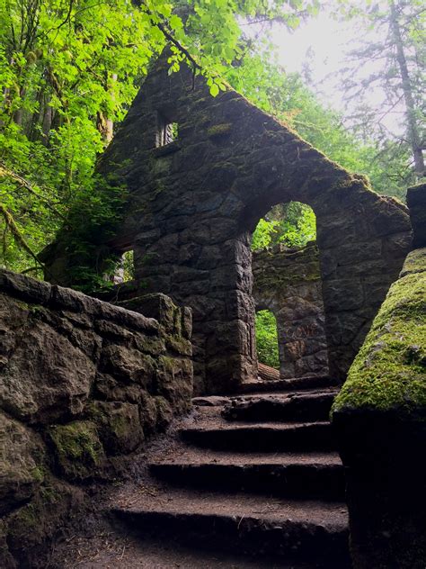 Portland's witch's castle with kids: A family-friendly Oregon hike