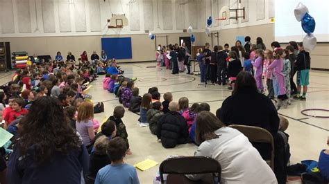 Winchester Elementary students hold school-wide 'read-in' Friday | KPIC