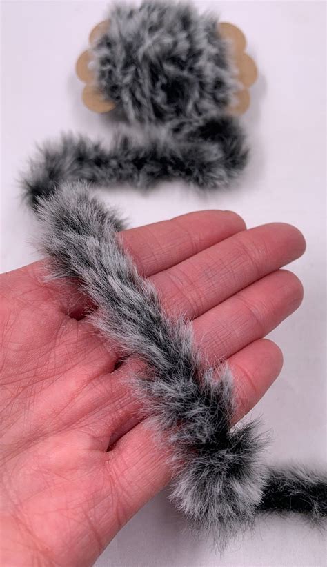 1 Yd Faux Wolf Fur Yarn gray With Light Tips Trim Novelty - Etsy