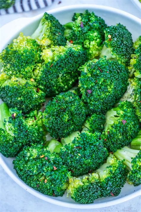 Steamed Broccoli Recipe [video] - Sweet and Savory Meals