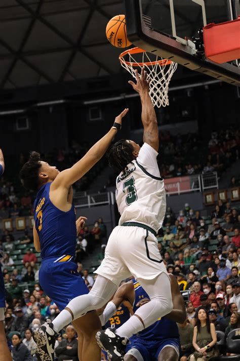 UPDATED: Warriors hang on to beat CSU Bakersfield, 72-69 | Warrior Insider