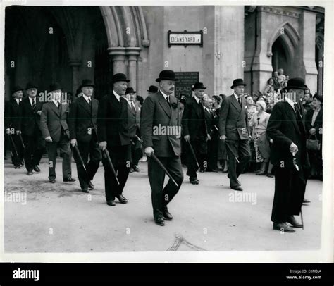 May 05, 1953 - Coronation rehearsals continues at the abbey. Gentlemen-at-arms with Bowlers and ...