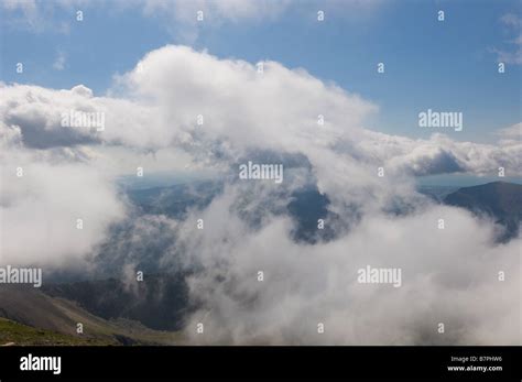 clouds at summit of mount Snowdon Stock Photo - Alamy