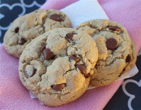 Crumbl Chocolate Chip Cookie Recipe + Baked Cookie | Recipe | Cookie recipes, Cookies recipes ...