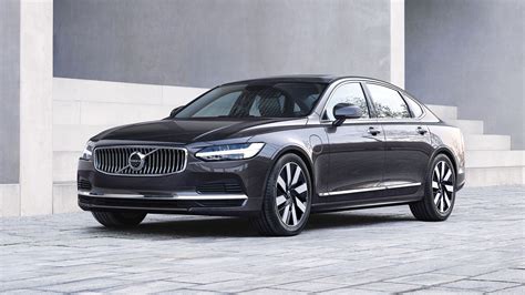 2023 Volvo S90 Buyer's Guide: Reviews, Specs, Comparisons