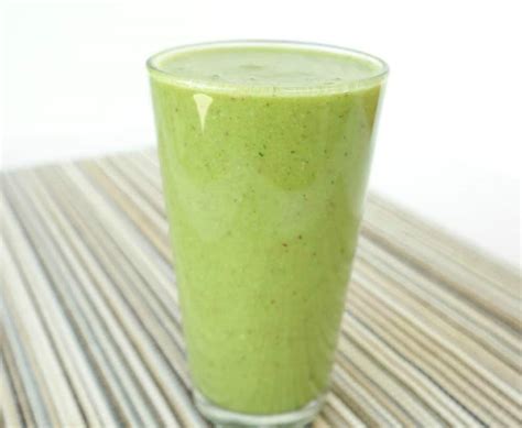 Green Smoothie Recipe with Banana-Orange-Apple - 2sharemyjoy.com