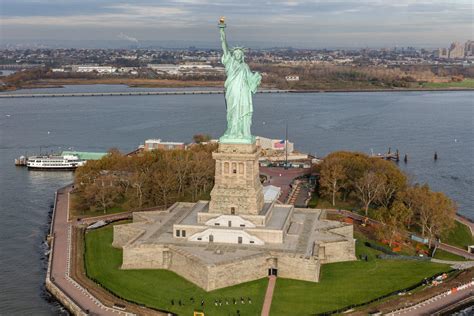 Statue of Liberty will ban tour guides from some of its most popular areas - Curbed NY