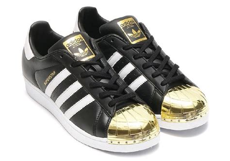 Adidas Superstar Gold, Adidas Superstar Sneaker, Cute Sneakers, Cute Shoes, Gold Fashion ...