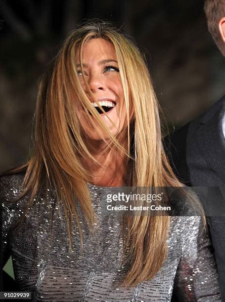 125 Jennifer Aniston Laughing Stock Photos, High-Res Pictures, and ...