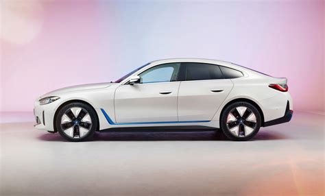 2022 BMW i4 sedan normalizes brand's electric vehicle lineup