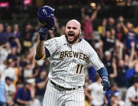 Brewers beat Giants, 2-1, on Rowdy Tellez's single in 10th inning