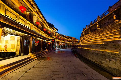 台儿庄 Traditional Architect, Asia, Architects, Temple, Chinese, Structures, Lighting, Temples ...