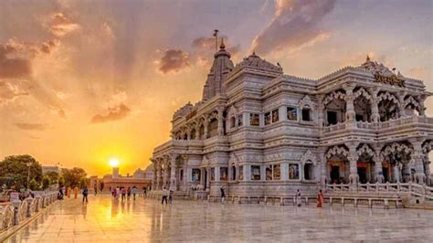 After 7 months, the prem mandir in Mathura opened to the devotees in pics | 7 மாதங்களுக்குக் ...