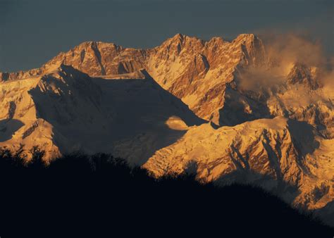 Kangchenjunga from Phalut Top, Singalila National Park, India : r/Outdoors