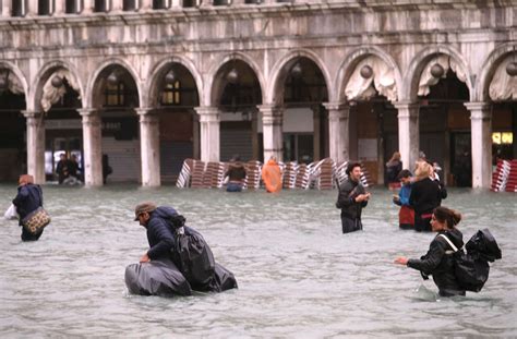 Venice Is Experiencing Its Worst Flooding In 10 Years And The Pictures ...