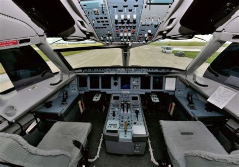 Sukhoi Superjet 100 Specs, Cabin, Cockpit, and Price - Airplane Update