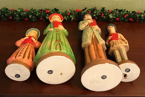 Vintage Christmas Carolers, Caroling family figurines, Handpainted ceramic singing family of ...