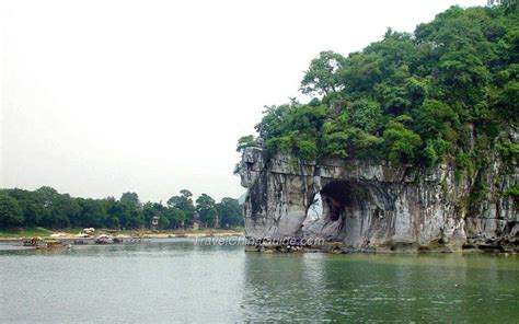 Guilin Elephant Trunk Hill Pictures, TravelChinaGuide.com