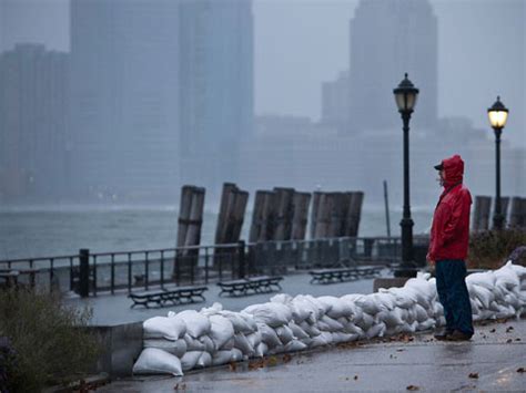 Click on: HURRICANE "SANDY" HITS NEW YORK & EASTERN AMERICAN COAST