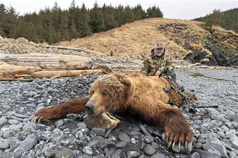 Bowhunting Brown Bears on Afognak Island - Bowhunter