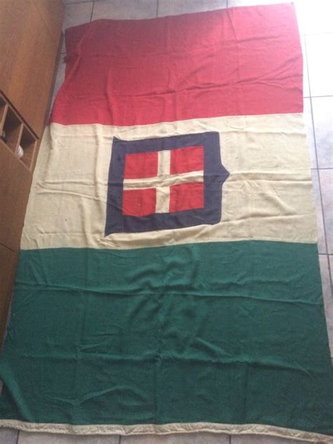 Large original Kingdom of Italy Savoy flag with coat of - Catawiki