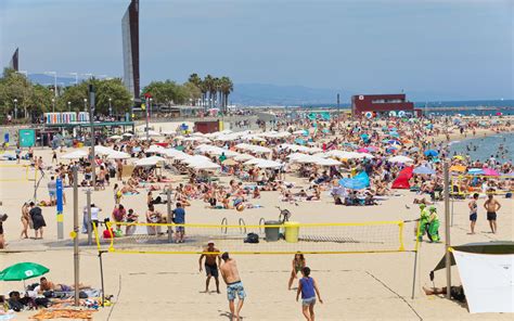 Nova Icària Beach / Catalonia / Spain // World Beach Guide