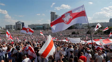 Belarus Protests Eclipse Rally in Defense of Defiant Leader - The New York Times