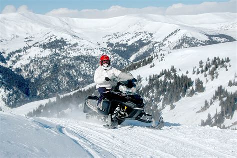 Breckenridge Snowmobiling - White Mountain Snowmobiling Tours