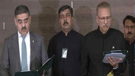 Anwaarul Haq Kakar takes oath as eighth caretaker PM - Pakistan - Dunya ...