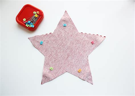 Easy Star Pillow Pattern (Made in Minutes!) - Positively Splendid {Crafts, Sewing, Recipes and ...