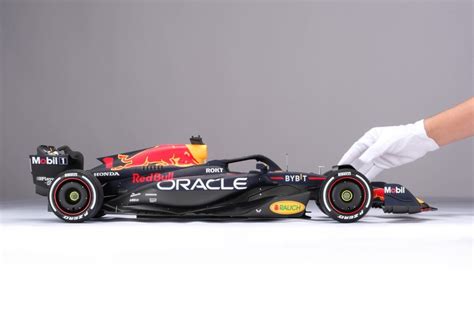 Amalgam's New $10K 1:8 Oracle Red Bull Racing RB19 Model Celebrates The ...