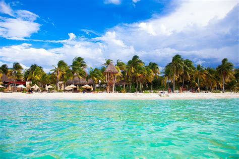 Isla Mujeres in Cancun - Visit a Vibrant Tropical Island with Beautiful ...