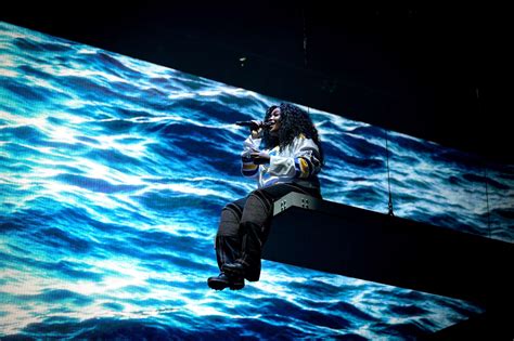 SZA Live at United Center [GALLERY] - Chicago Music Guide