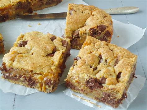 Easy Salted Caramel Chocolate Chip Cookie Bars