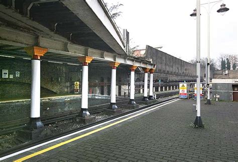 Disused Stations: Surrey Quays Station (East London Line)