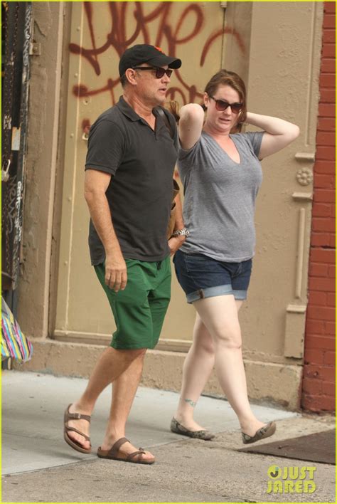 Tom Hanks & Chet: New York Stroll!: Photo 2693346 | Chet Haze, Elizabeth Hanks, Tom Hanks ...