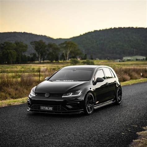 VW Golf R - pic by THE-LOWDOWN.com - carporn | Golf car, Vw golf ...