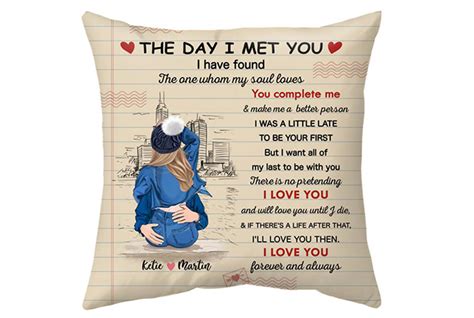 Personalized Gifts for Girlfriend: Top 10 Ideas That Can Never Go Wrong