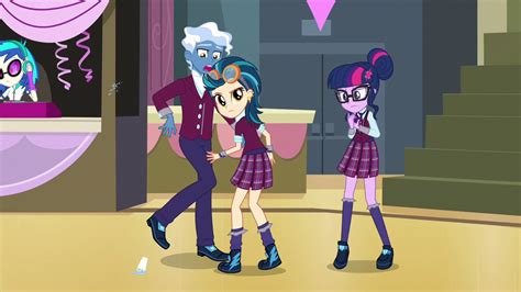 Image - Twilight accidentally spills Indigo Zap's cup EG3.png | My Little Pony Friendship is ...