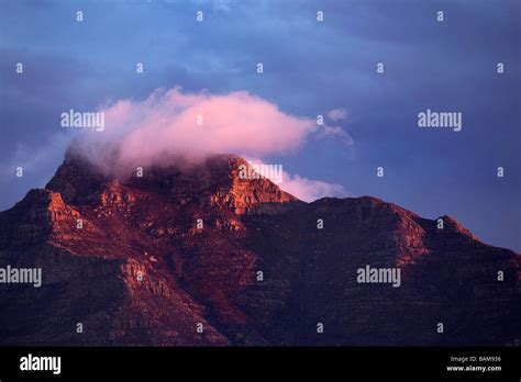 Cape town sunset table mountain hi-res stock photography and images - Alamy