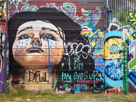 Dallas Graffiti : Dallas’ first ‘free wall,’ in West Dallas, gives graffiti artists a legal canvas