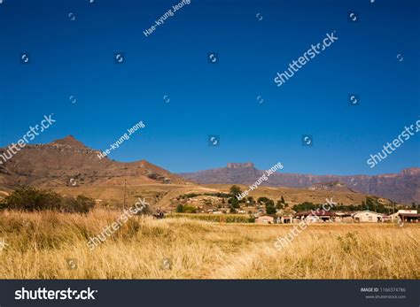 On Way Amphitheatre Drakensberg Stock Photo 1166374786 | Shutterstock