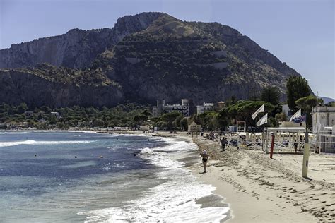 Guide to Mondello, Sicily - The Thinking Traveller