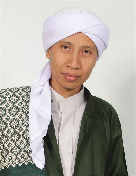 Kumpulan Foto Buya Yahya Al Bahjah Cirebon Terbaru Lengkap - FiqihMuslim.com