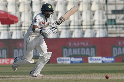 Saud Shakeel's fighting 94 kept Pakistan in the hunt | ESPNcricinfo.com