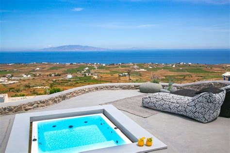 Unforgettable Stays: 2025 Santorini's Best Picks! - SecretGreece