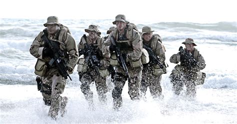 Delta Force vs Navy SEALs - (Similarities & Differences)