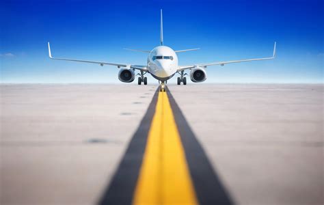 Aggregate more than 160 airport runway hd wallpaper super hot ...