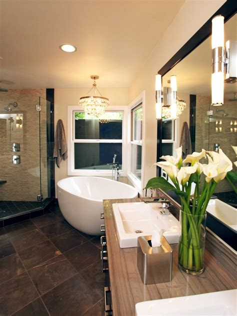 Neutral Transitional Bathroom | HGTV